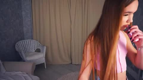 Snapshot of wiloneellett chatting on 10.05.25 My name is Mia online show from 10.05.25