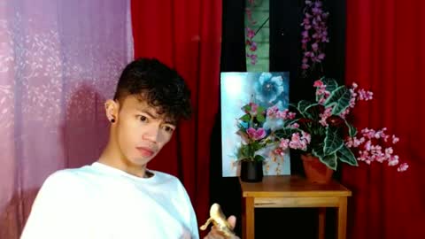 Snapshot of win_boy chatting on 08.04.26 win_boy online show from 08.04.26