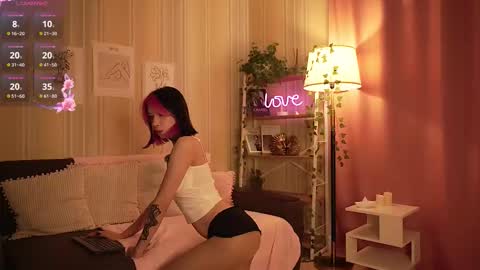 Snapshot of winaria chatting on 09.23.25 Winaria online show from 09.23.25