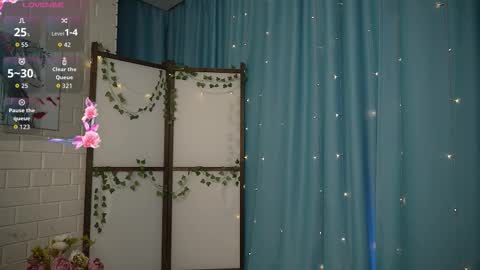 Snapshot of winaria chatting on 10.14.25 Winaria online show from 10.14.25