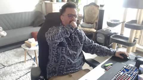 Snapshot of winnydepooh chatting on 11.06.25 cream36 online show from 11.06.25