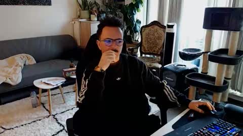 Snapshot of winnydepooh chatting on 11.13.25 cream36 online show from 11.13.25