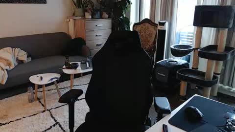 Snapshot of winnydepooh chatting on 11.16.25 cream36 online show from 11.16.25