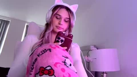 evie online show from 11.19.25