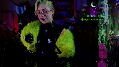 Snapshot of witch_fiona chatting on 12.20.24 Goddess of two strapons  - Mr. long Don Mr. Pinky online show from 12.20.24