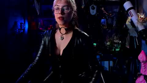 Snapshot of witch_fiona chatting on 02.18.25 Goddess of two strapons  - Mr. long Don Mr. Pinky online show from 02.18.25