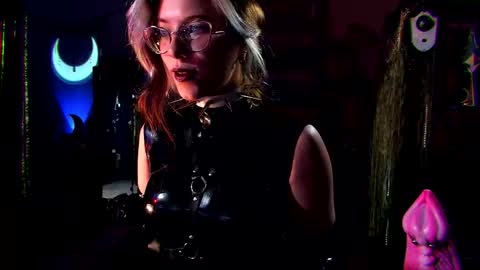 Snapshot of witch_fiona chatting on 09.12.25 Goddess of two strapons  - Mr. long Don Mr. Pinky online show from 09.12.25