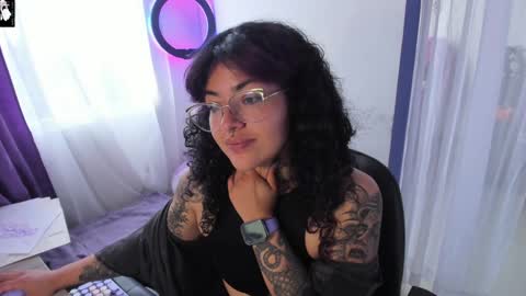     Luna Violeta  A r t i s t  online show from 01.10.25