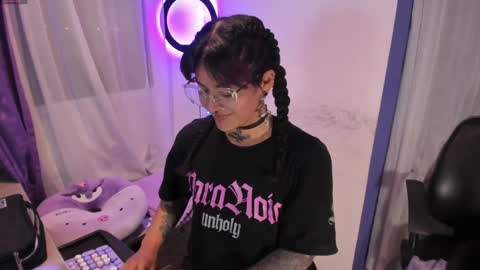    Luna Violeta  A r t i s t  online show from 01.20.25