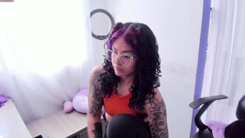     Luna Violeta  A r t i s t  online show from 01.30.25