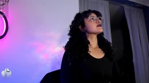     Luna Violeta  A r t i s t  online show from 03.10.25