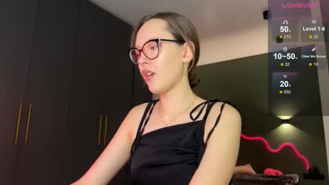 Isobelle online show from 10.26.25