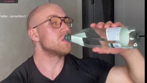 Snapshot of wlademarbergs chatting on 11.10.25 Wlademar online show from 11.10.25