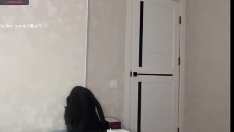 Snapshot of wlademarbergs chatting on 12.22.25 Wlademar online show from 12.22.25