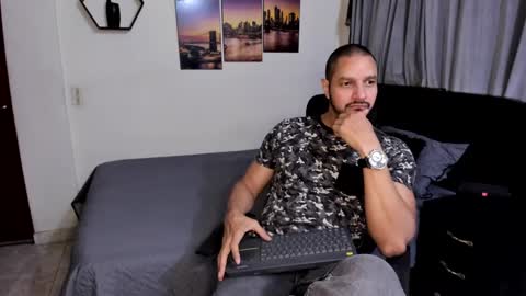 Magnus Dark independent model online show from 09.29.25