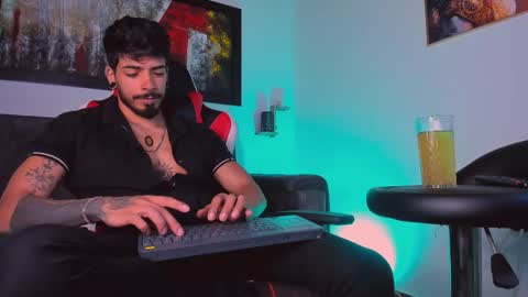 Snapshot of wolferatus chatting on 10.07.25 wolferatus online show from 10.07.25