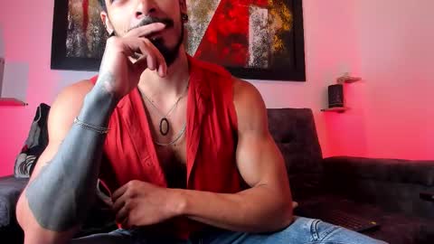 Snapshot of wolferatus chatting on 10.13.25 wolferatus online show from 10.13.25