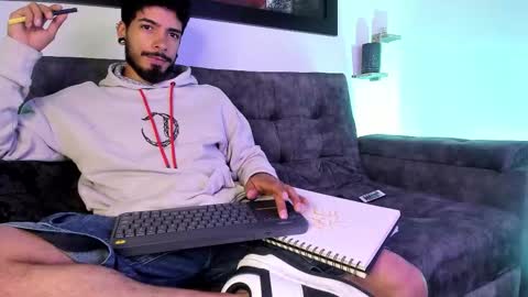 Snapshot of wolferatus chatting on 10.21.25 wolferatus online show from 10.21.25