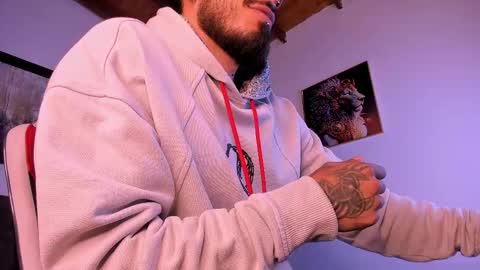 Snapshot of wolferatus chatting on 10.31.25 wolferatus online show from 10.31.25