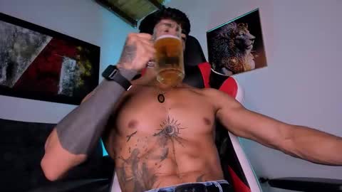 Snapshot of wolferatus chatting on 11.08.25 wolferatus online show from 11.08.25