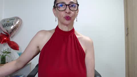 Snapshot of womanhornyx chatting on 01.15.25 Womanhornyx online show from 01.15.25