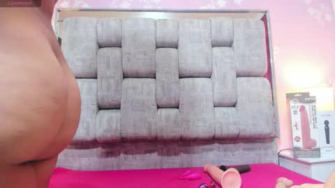 wonderkloe_ online show from 11.04.25