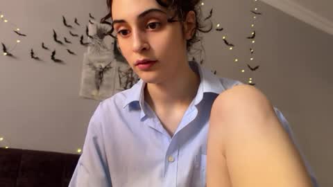 Stia online show from 10.27.25