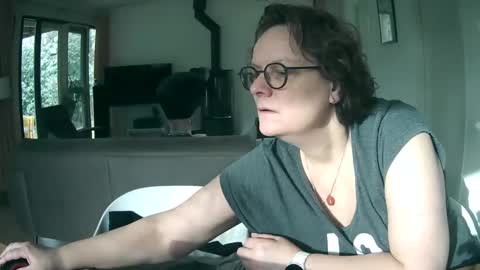 Snapshot of woodwurm chatting on 01.31.25 woodwurm and Snoeske online show from 01.31.25