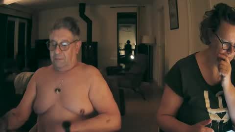 Snapshot of woodwurm chatting on 02.05.25 woodwurm and Snoeske online show from 02.05.25