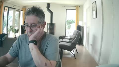 Snapshot of woodwurm chatting on 02.26.25 woodwurm and Snoeske online show from 02.26.25