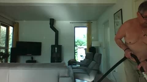 Snapshot of woodwurm chatting on 03.10.25 woodwurm and Snoeske online show from 03.10.25