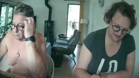 Snapshot of woodwurm chatting on 09.11.25 woodwurm and Snoeske online show from 09.11.25