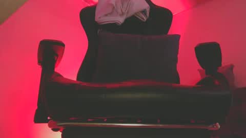 Snapshot of woondeer17 chatting on 09.30.25 Woondeer online show from 09.30.25