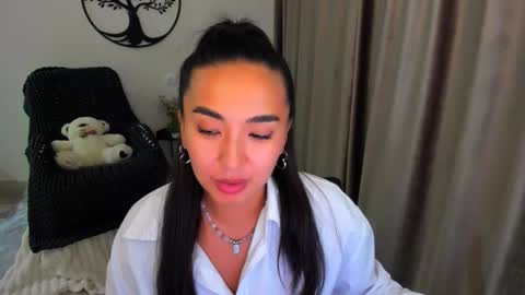 Snapshot of worldofkim chatting on 09.10.25 dudetta Kim online show from 09.10.25