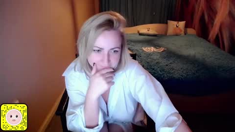 Snapshot of wow_co chatting on 12.04.24 wow_co online show from 12.04.24