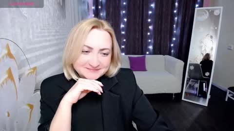 Snapshot of wow_co chatting on 12.26.24 wow_co online show from 12.26.24