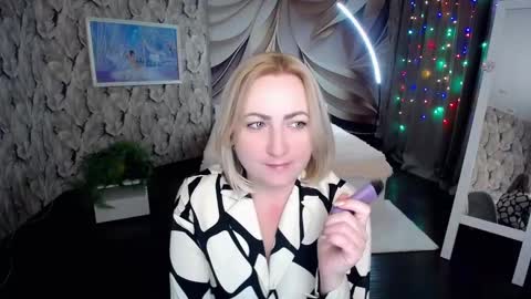 Snapshot of wow_co chatting on 01.14.25 wow_co online show from 01.14.25