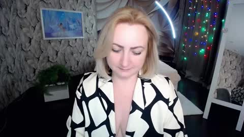 Snapshot of wow_co chatting on 01.14.25 wow_co online show from 01.14.25