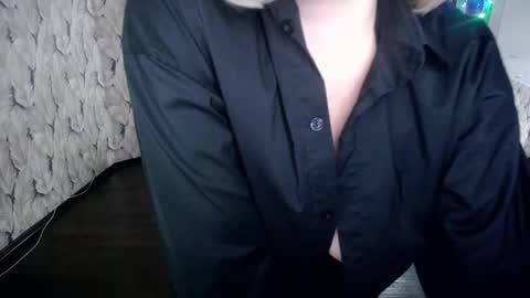 Snapshot of wow_co chatting on 02.11.25 wow_co online show from 02.11.25