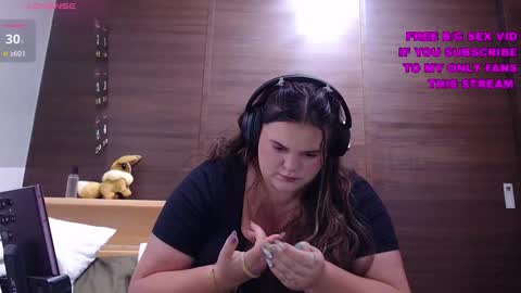 Snapshot of wow_its_kaitlyn chatting on 11.25.25 Kaitlyn xx online show from 11.25.25