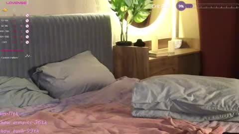 Snapshot of wow_luvng chatting on 02.09.25 Rebecy online show from 02.09.25