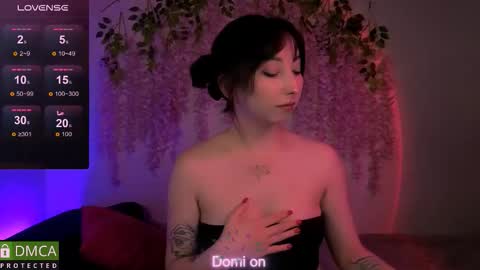 Snapshot of wow_sue chatting on 10.28.25 Sue online show from 10.28.25