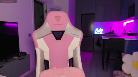 Emi online show from 10.14.25