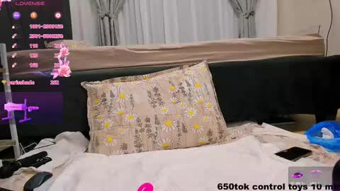 Snapshot of wowsquirt chatting on 03.07.25 online show from 03.07.25