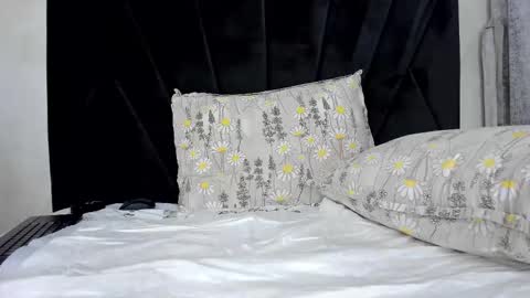 Snapshot of wowsquirt chatting on 10.09.25 online show from 10.09.25