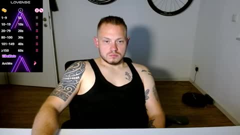 Snapshot of x19marco93x chatting on 10.10.25 x19marco93x online show from 10.10.25