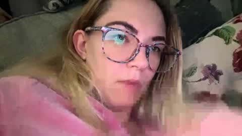 Snapshot of x_dreamgirl_x chatting on 12.08.24 Mariah  online show from 12.08.24