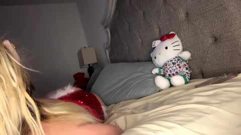 Snapshot of x_dreamgirl_x chatting on 12.27.24 Mariah  online show from 12.27.24