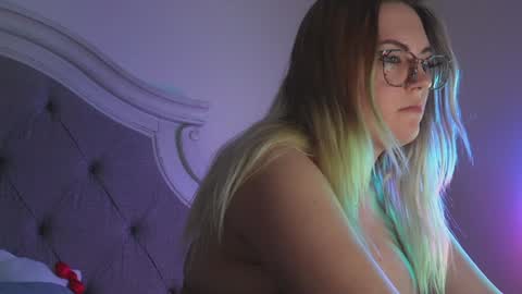 Snapshot of x_dreamgirl_x chatting on 01.24.25 Mariah  online show from 01.24.25