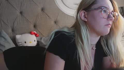 Snapshot of x_dreamgirl_x chatting on 01.25.25 Mariah  online show from 01.25.25